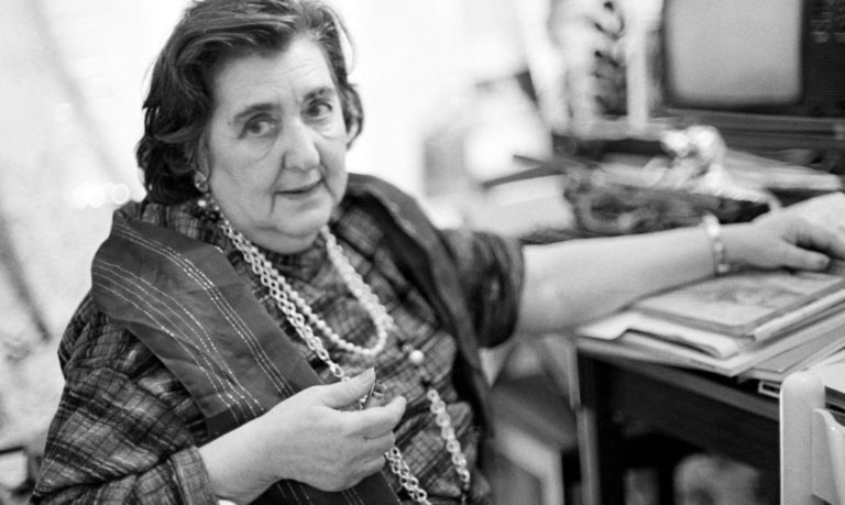 “Ato si unë”, poezia brilante e Alda Merinit, Çdo femër e fortë duhet ta lexojë